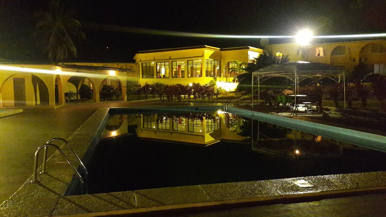 Retaj Moroni Hotel Exterior photo
